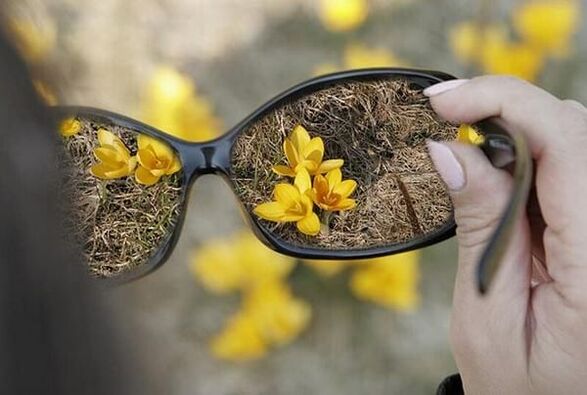 Glasses to enhance the vision